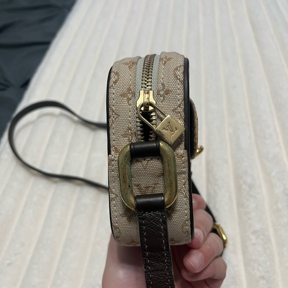 Louis Vuitton Beige and Brown Monogram Shoulder Bag - Picture 5 of 11